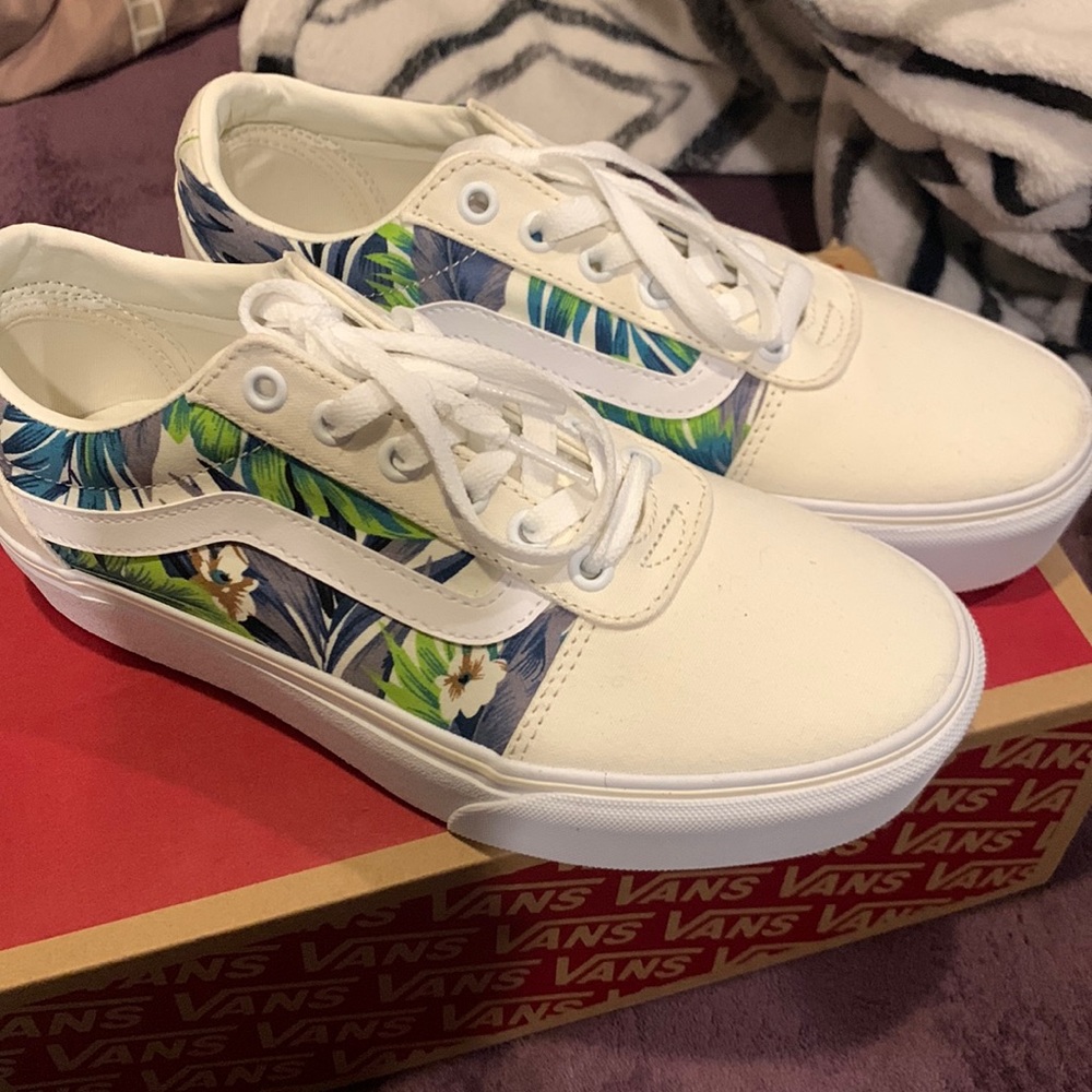 Floral ward platform vans